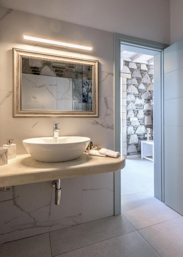 Hilltop Suites Milos Mytakas Bagian luar foto