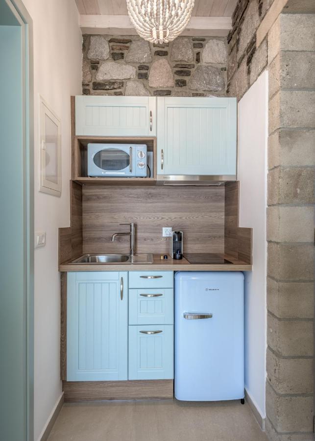 Hilltop Suites Milos Mytakas Bagian luar foto
